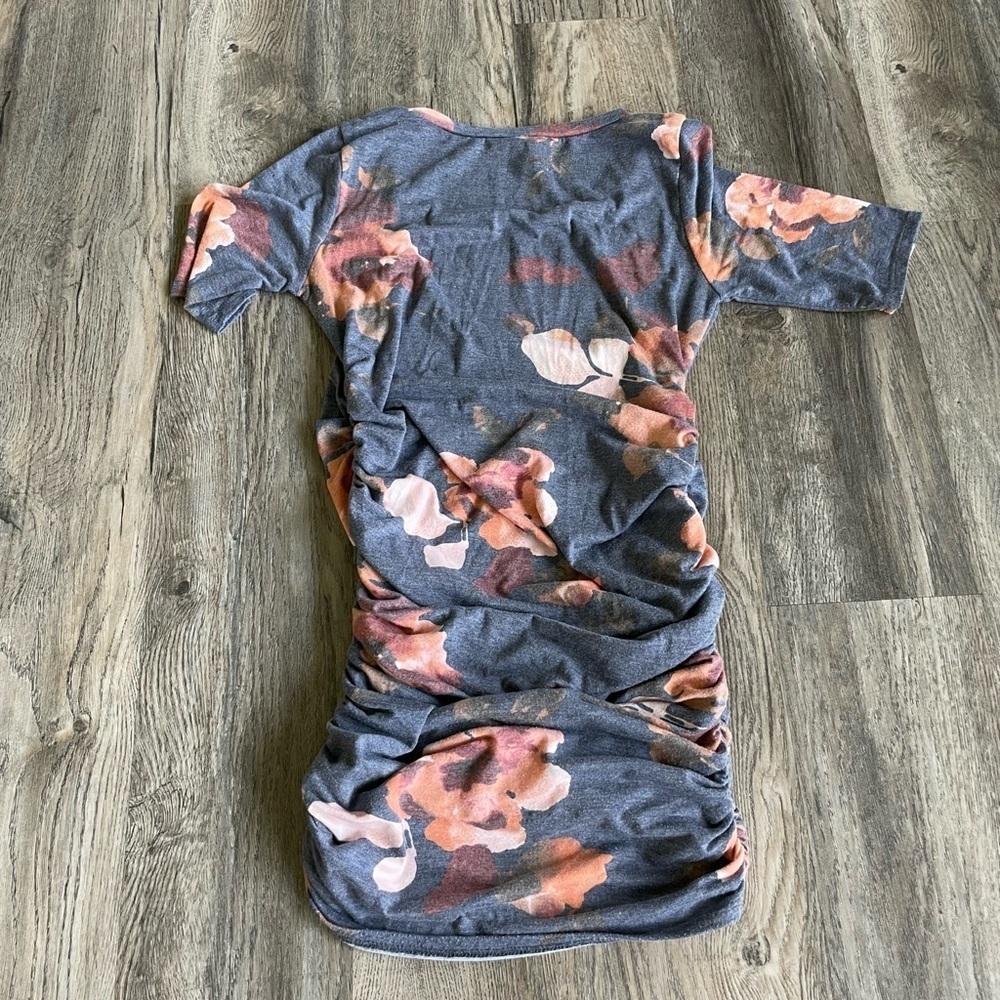 Motherbee Maternity Blue Floral Dress with Side Ruching, size small - Picture 7 of 9